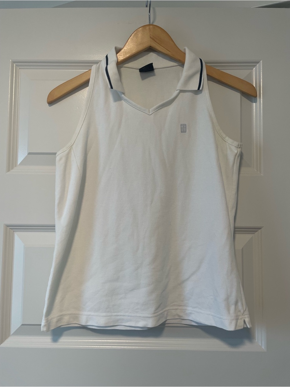White Nike Dri Fit Women’s Collared Sleeveless Golf Polo Country Club Preppy
